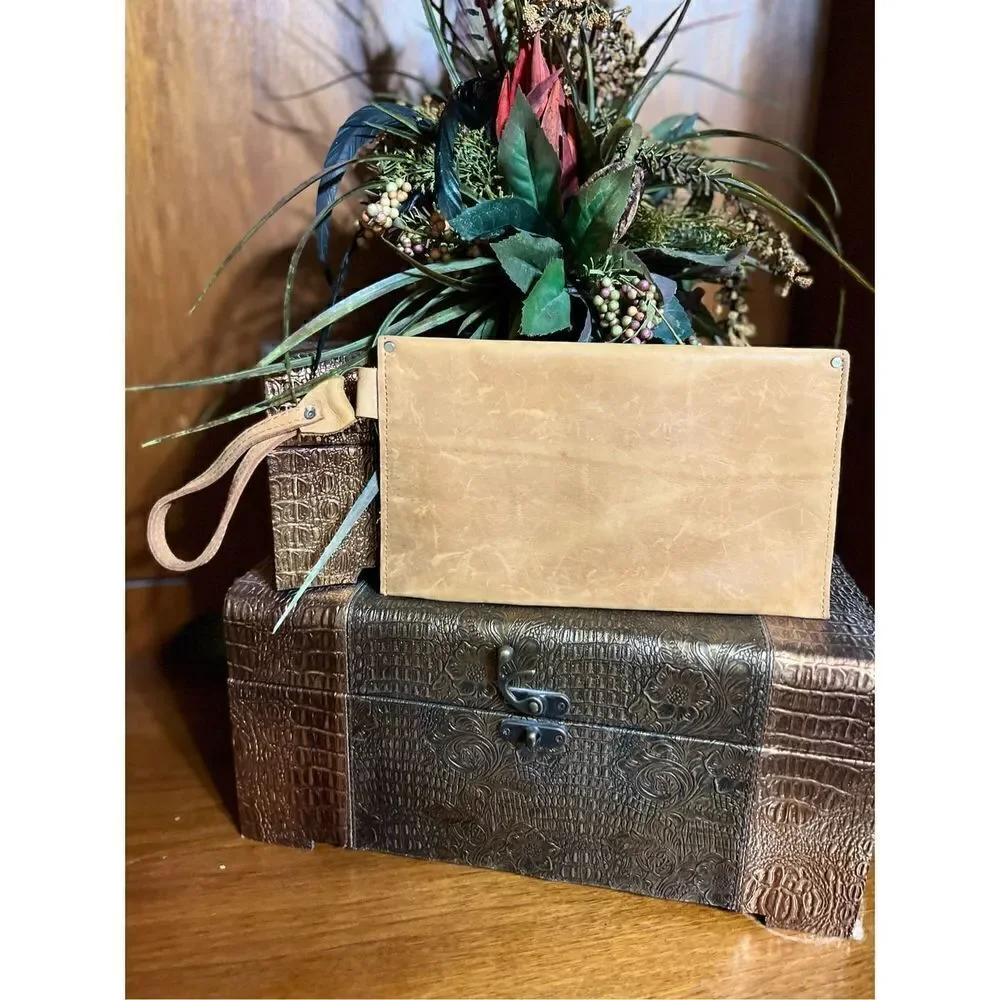 Carry 117 Tan Alem Clutch Leather Wristlet NWOT